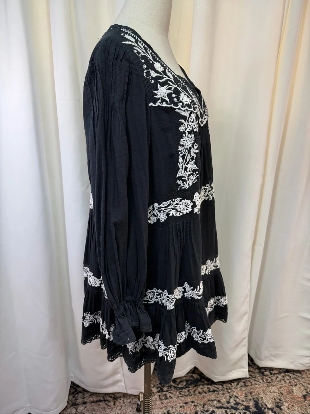 Anthropologie ‘Long-Sleeve Embroidered Pintuck Swing Mini Dress’ in Black Sz 1X